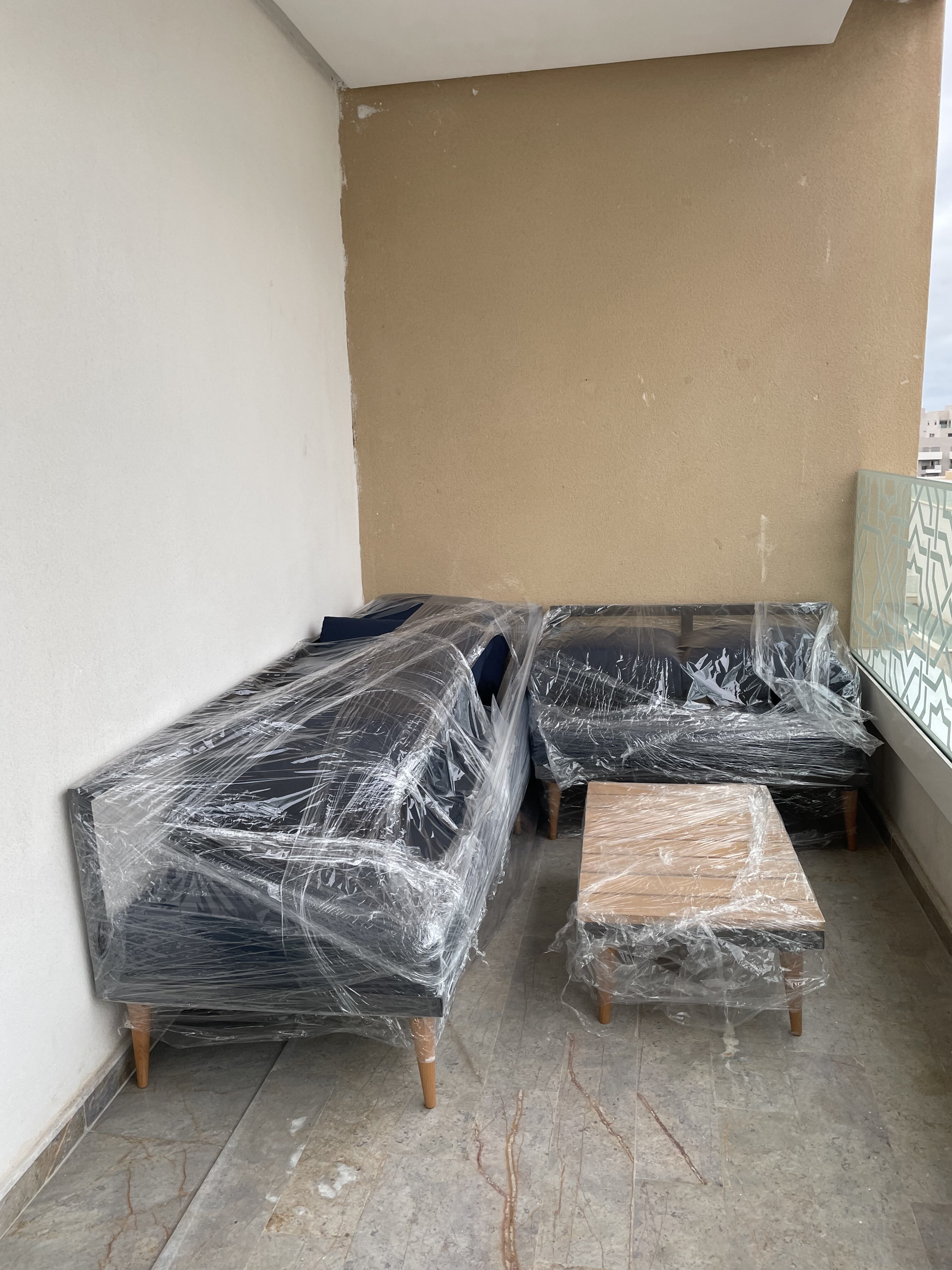 Solutions Innovantes pour Aménager Votre Balcon avec un Salon Extérieur Sur Mesure